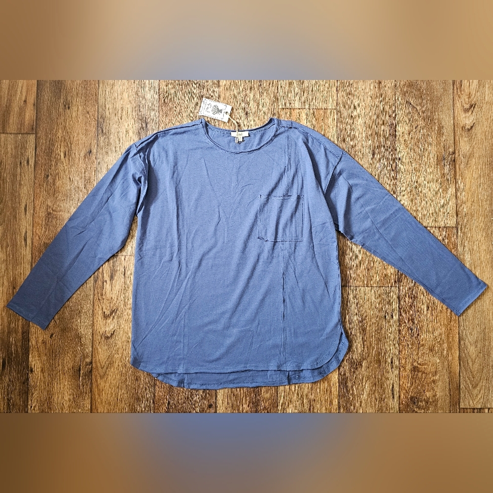 Easel Long Sleeve Tunic Top – NWT – Size Medium